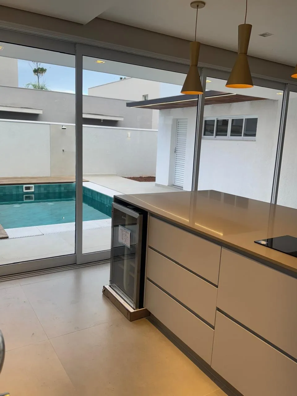 Imagem Sobrado de alto padrão à venda no Condomínio Mont Blanc, Sorocaba, com 3 suítes, piscina e 280 m²