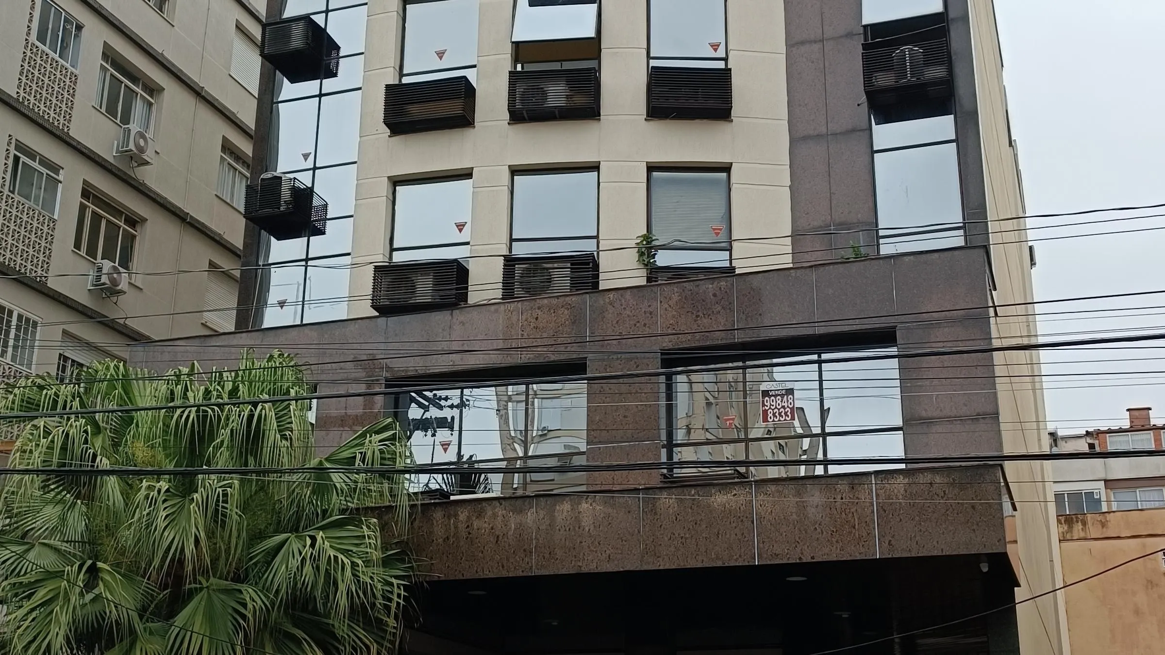 Foto do imóvel Sala comercial à venda em Porto Alegre, Menino Deus, 45.96m2