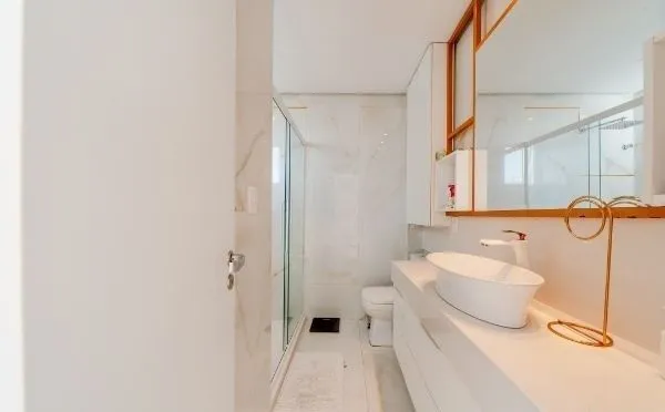 Imagem Uma casa linda dentro de um condomínio fechado, no Lagos de Nova Ipanema.