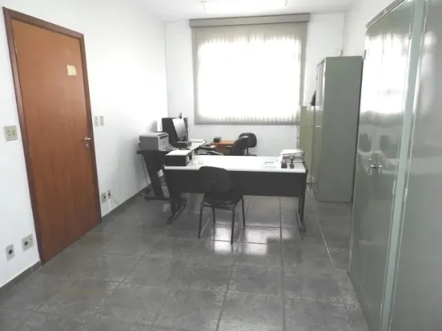 Imagem Imóvel Industrial com 2 Galpões