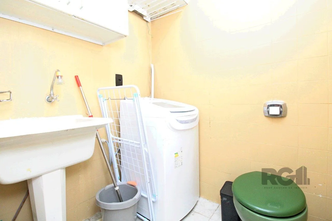 Imagem Cobertura duplex de 2 dormitórios garagem e semi-mobiliado, bairro Cidade Baixa.