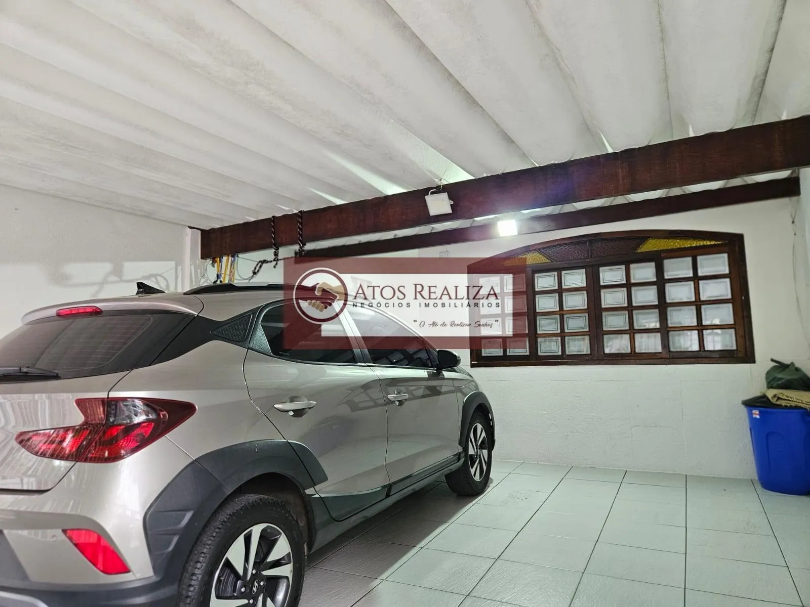 Imagem Casa à venda em condomínio fechado na região de Campo Grande, São Paulo | 2 dorms, 2 vagas paralelas, corredor lateral.
