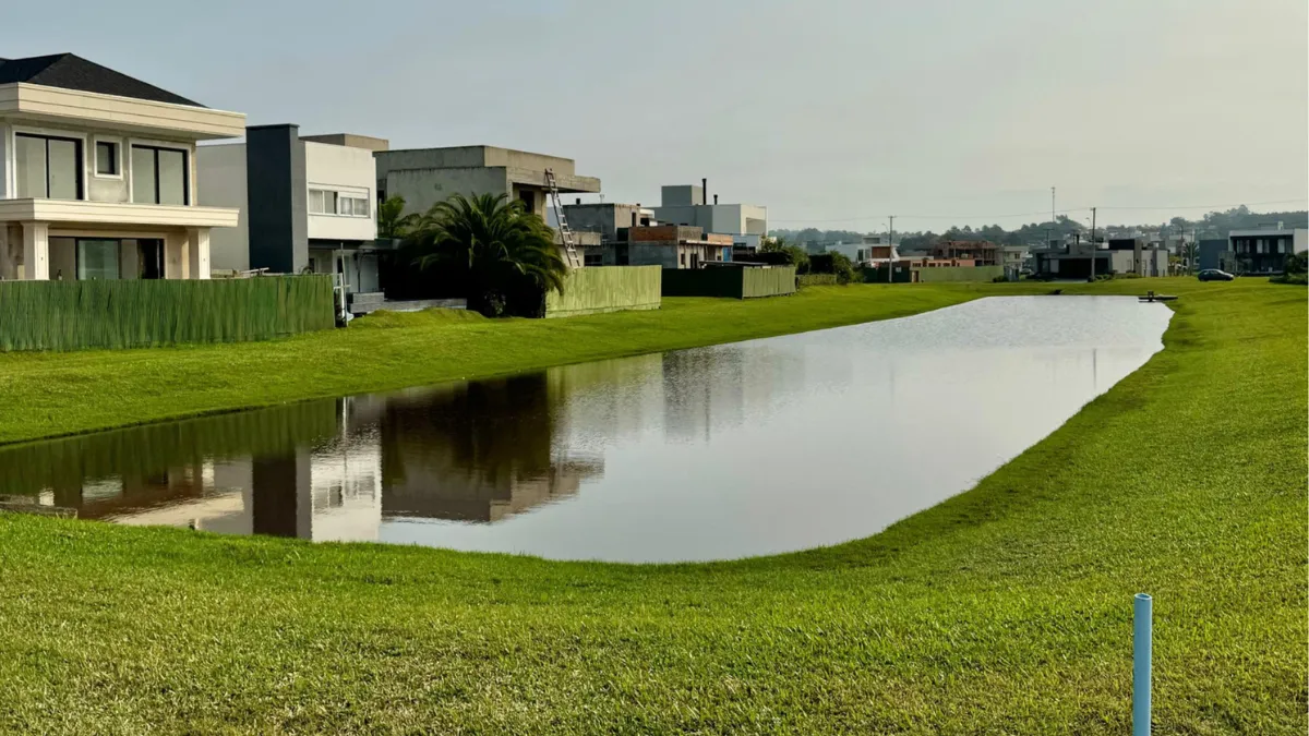 Imagem Terreno em Condomínio à venda em Torres, Engenho Velho, 1698m2