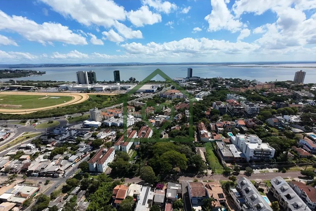 Imagem Oportunidade Única no Bairro Cristal: Dimensões Generosas e Localização Privilegiada 
 
 Raridad...
