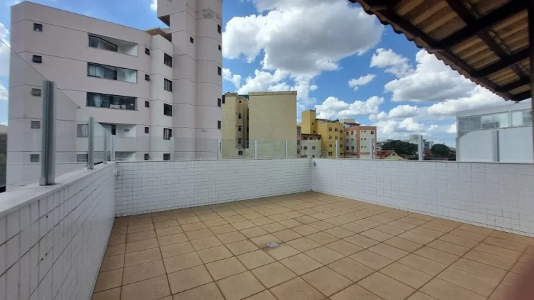 Imagem Cobertura com 3 quartos à venda em Sabará