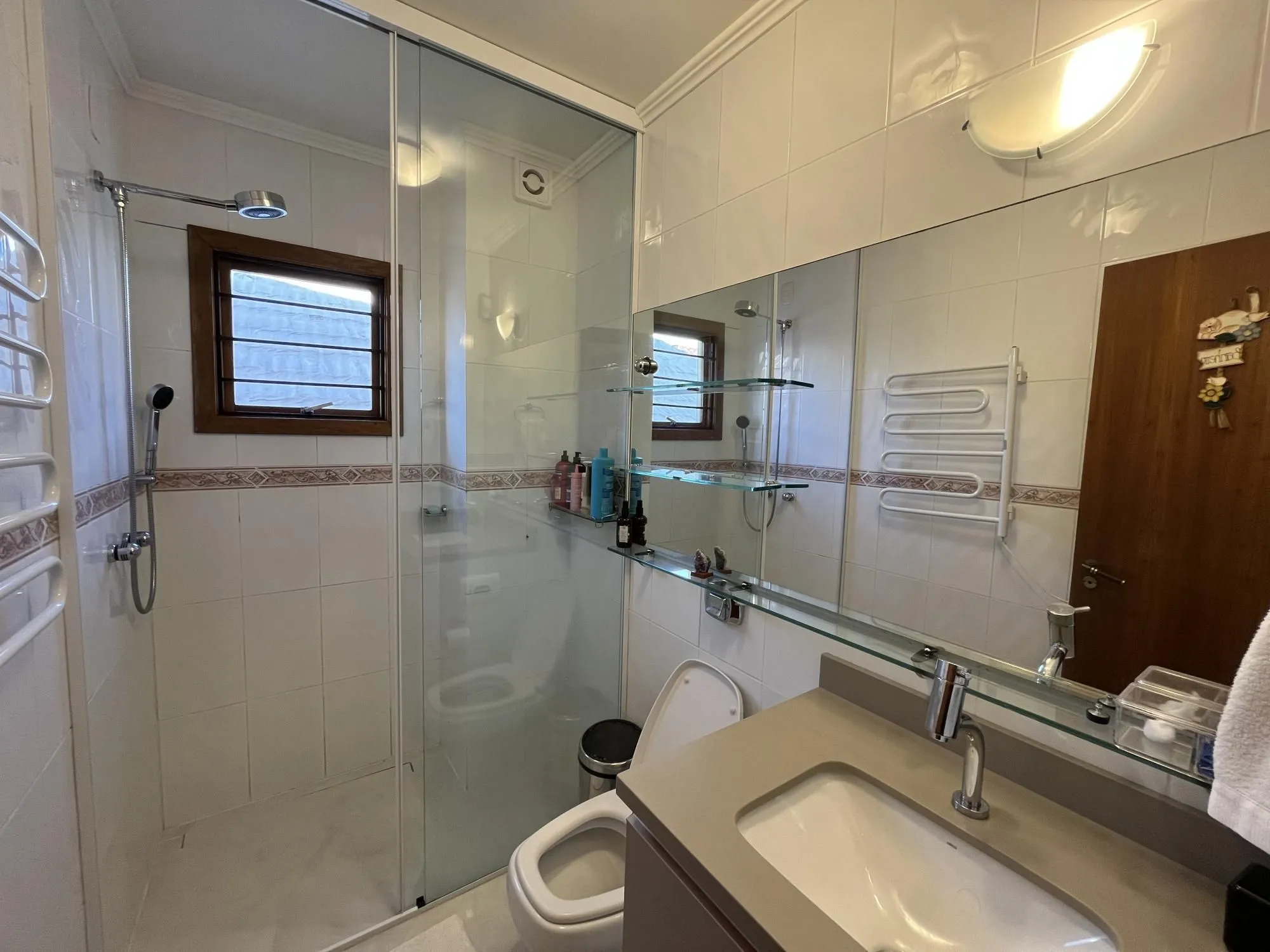 Imagem Apartamento de 3 quartos e 2 vagas de garagem no bairro Petrópolis em POA