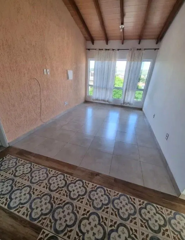 Imagem Casa sobrado no bairro Cristal de 3 domitórios e 3 vagas