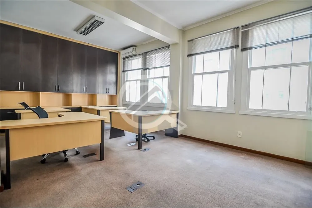 Imagem Tenho uma ótima sala comercial disponível para você no centro histórico da cidade. A sala possui...