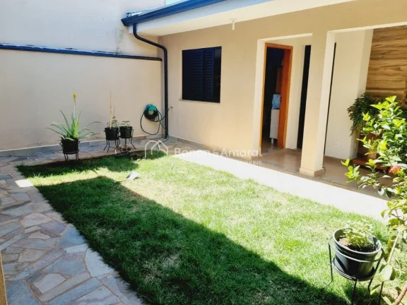 Imagem Sobrado com 4 quartos (sendo 2 suítes, uma delas no térreo), 264 m² construídos, no Condomínio ...