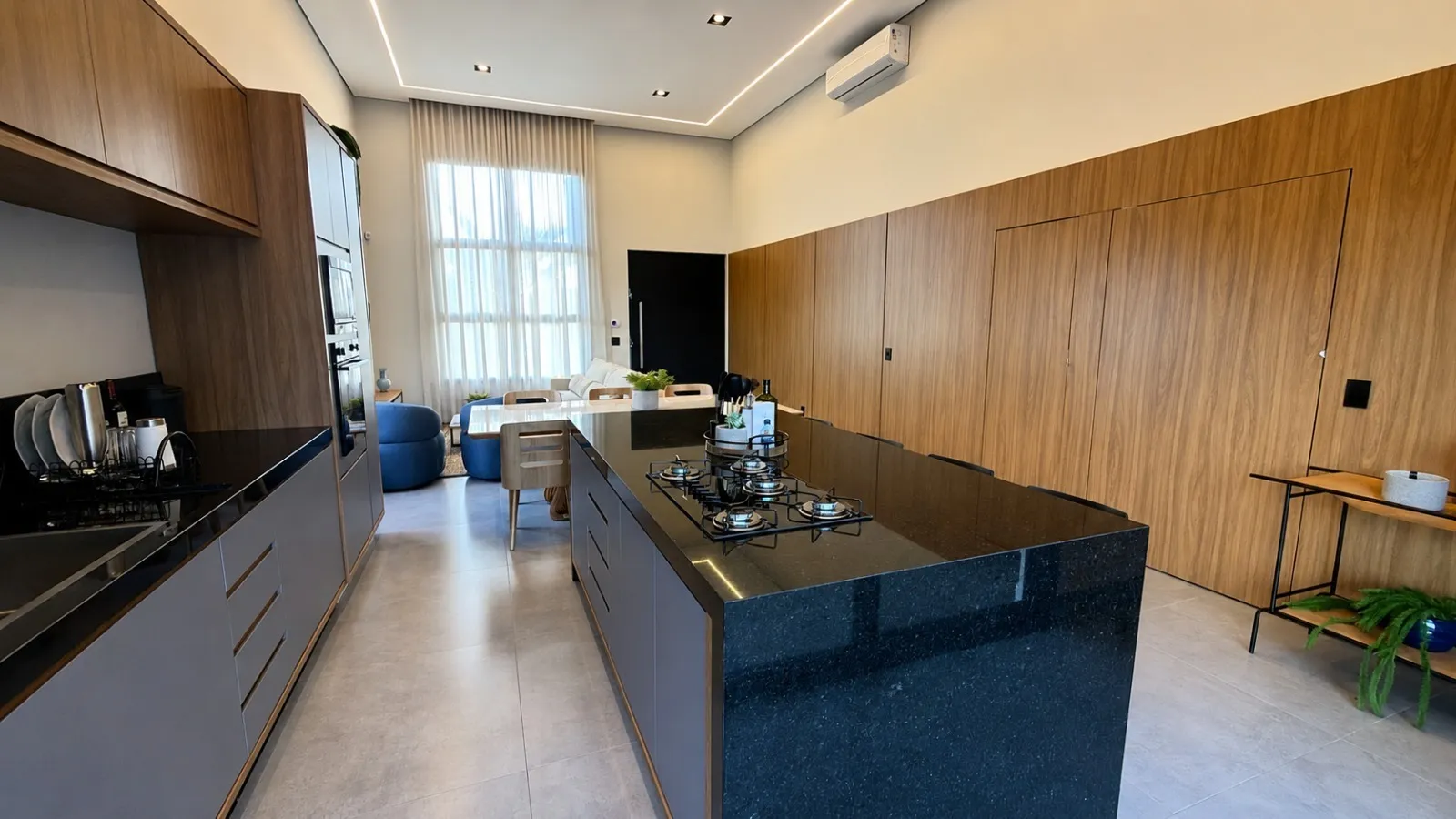Imagem Casa mobiliada com 3 suítes e piscina à venda no Riviera de Santa Cristina XIII ? Setor Iate