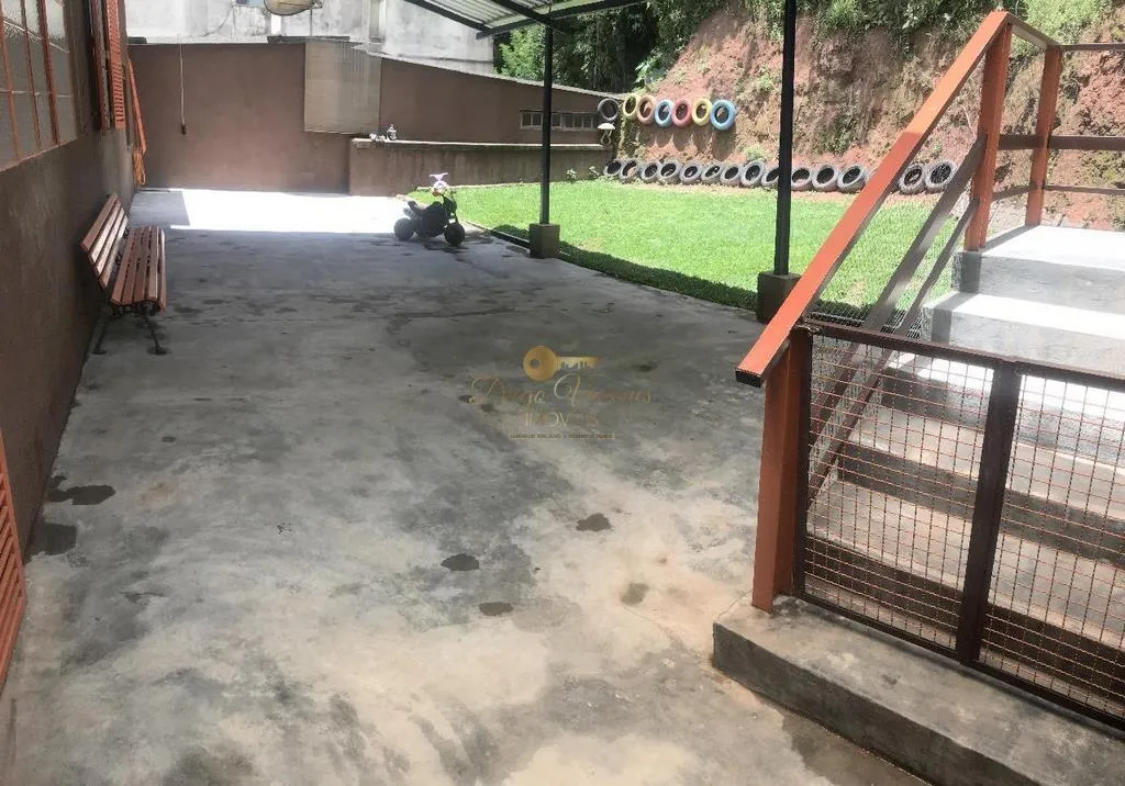 Imagem Sobrado para Venda em Teresópolis / RJ no bairro Vale do Paraíso