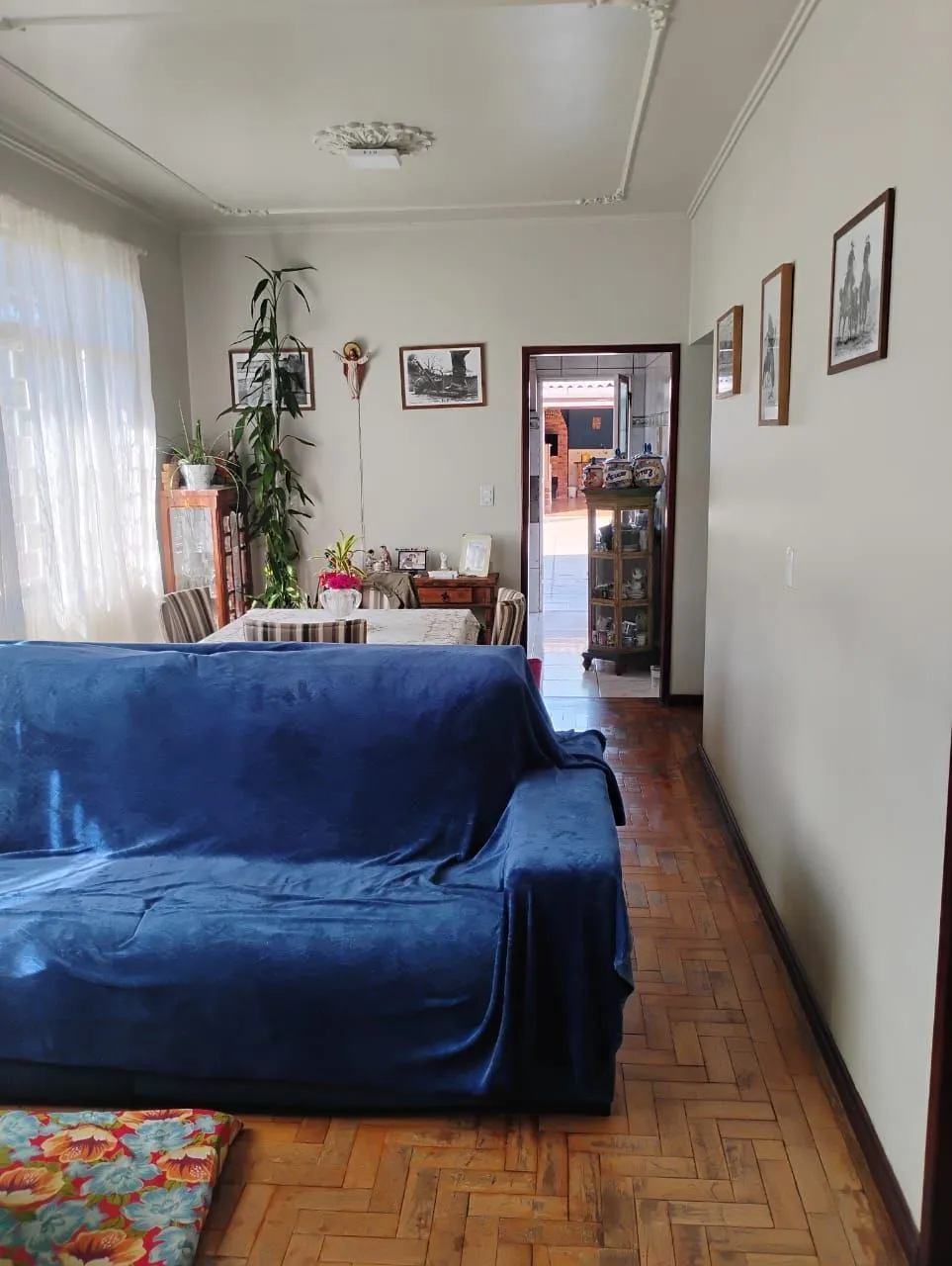 Imagem Casa térrea 3 dormitórios, 2 vagas cobertas as demais descobertas bairro cristal