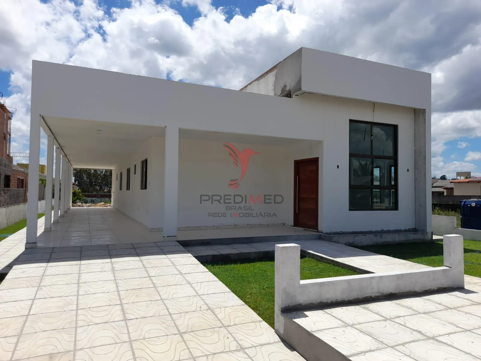 Imagem Casa com piscina,aceita carro, apartamento no negócio, 2 Suites, 3 Vagas de Garagem