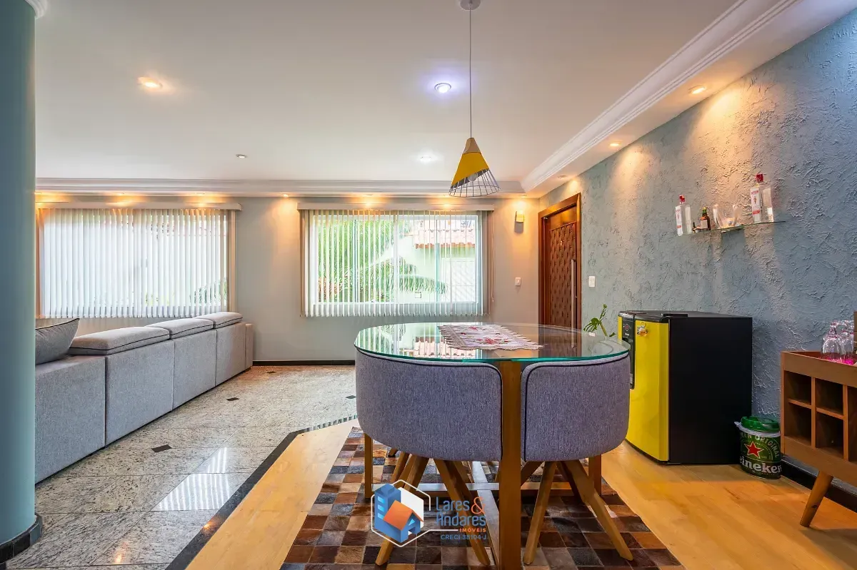 Imagem Sobrado para venda em Vila Esperança com 4 quartos, sendo 1 suíte, 328m²