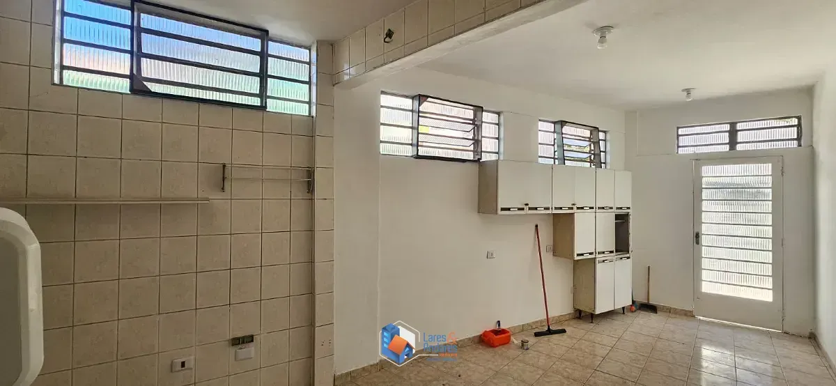 Imagem Sobrado para venda em Jardim Regis com 5 quartos, sendo 1 suíte, 218m²