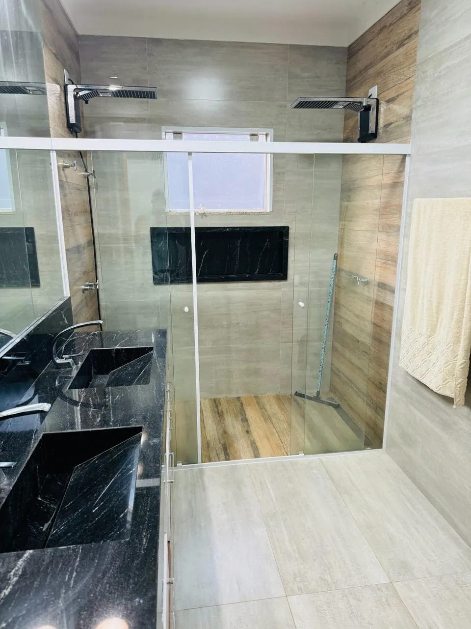 Imagem Ampla Residência com Área Gourmet e Pomar em Terreno Generoso de 906 m²: Conforto e Funcionalidade em Cada Detalhe