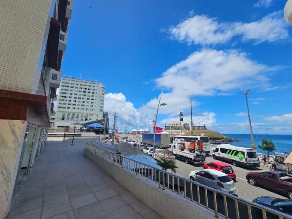 Imagem A 5ª Avenida imóveis selecionou essa rara unidade a venda no Condomínio Quinta da Barra, em frente ao mar do Farol da Barra, 4/4, suite 184,00m²