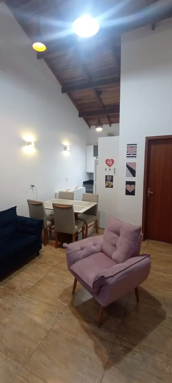 Imagem Casa com 02 quartos e 01 vaga no Bairro Cavalhada