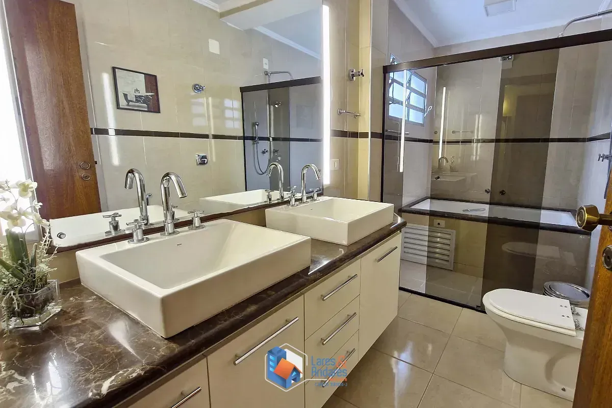 Imagem Sobrado para venda em Vila Santa Catarina com 3 quartos, sendo 2 suítes, 223m²