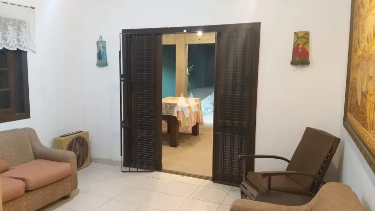 Imagem Casa na Praia de Boracéia poucos metros do mar