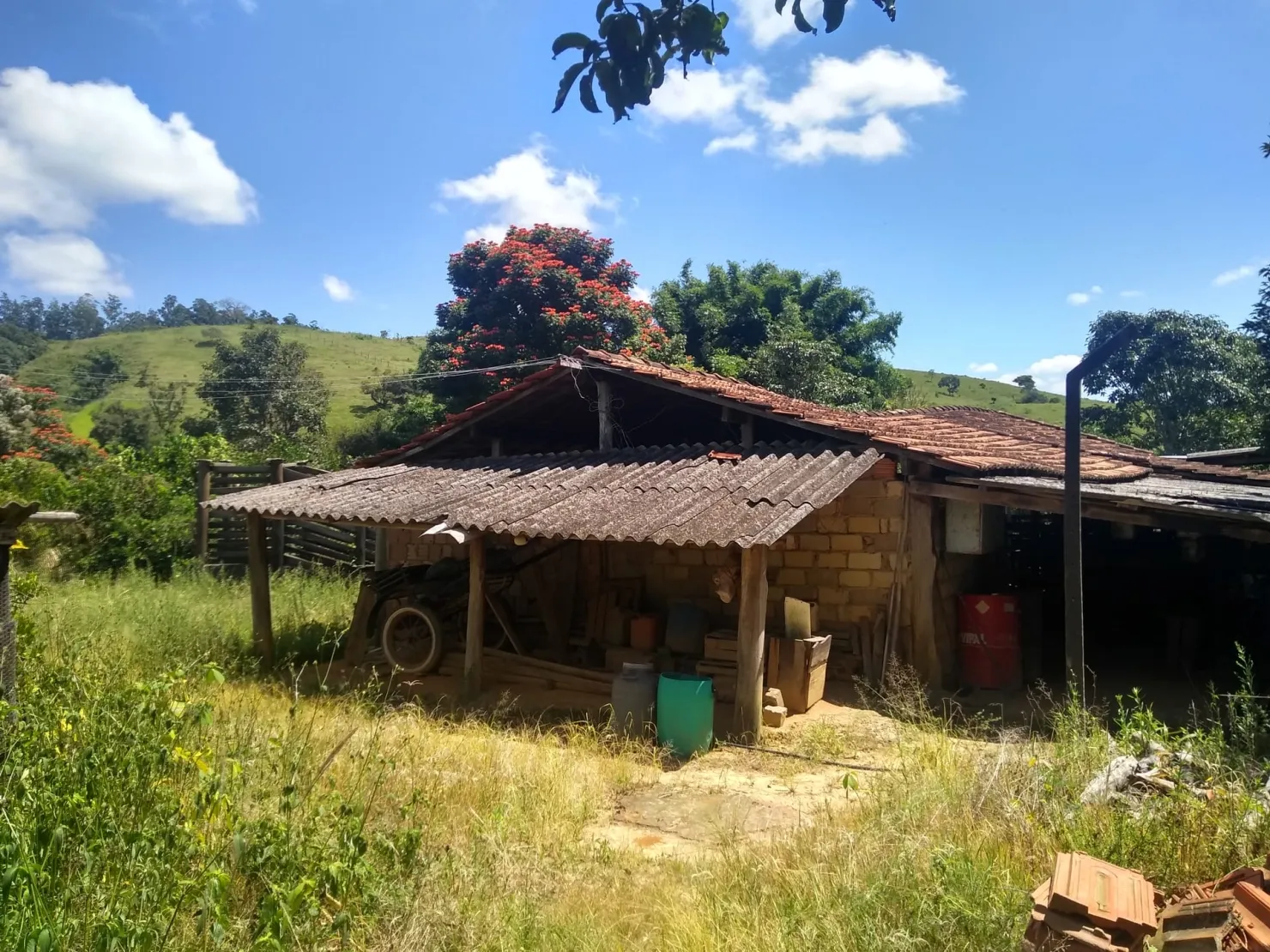 Imagem Chácara à venda 2 Quartos, 2 Vagas, 300000M², Água Preta, Pindamonhangaba - SP