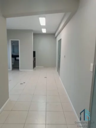 Imagem Sala comercial 90 m², dividida em recepção, copa, banheiro e ambiente para dois (escritórios -consultórios) Curitiba PR