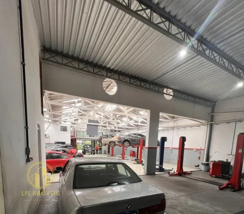Imagem Galpão com 750 m² de área construida, em terreno de 600 m², atualmente servindo para operação ...