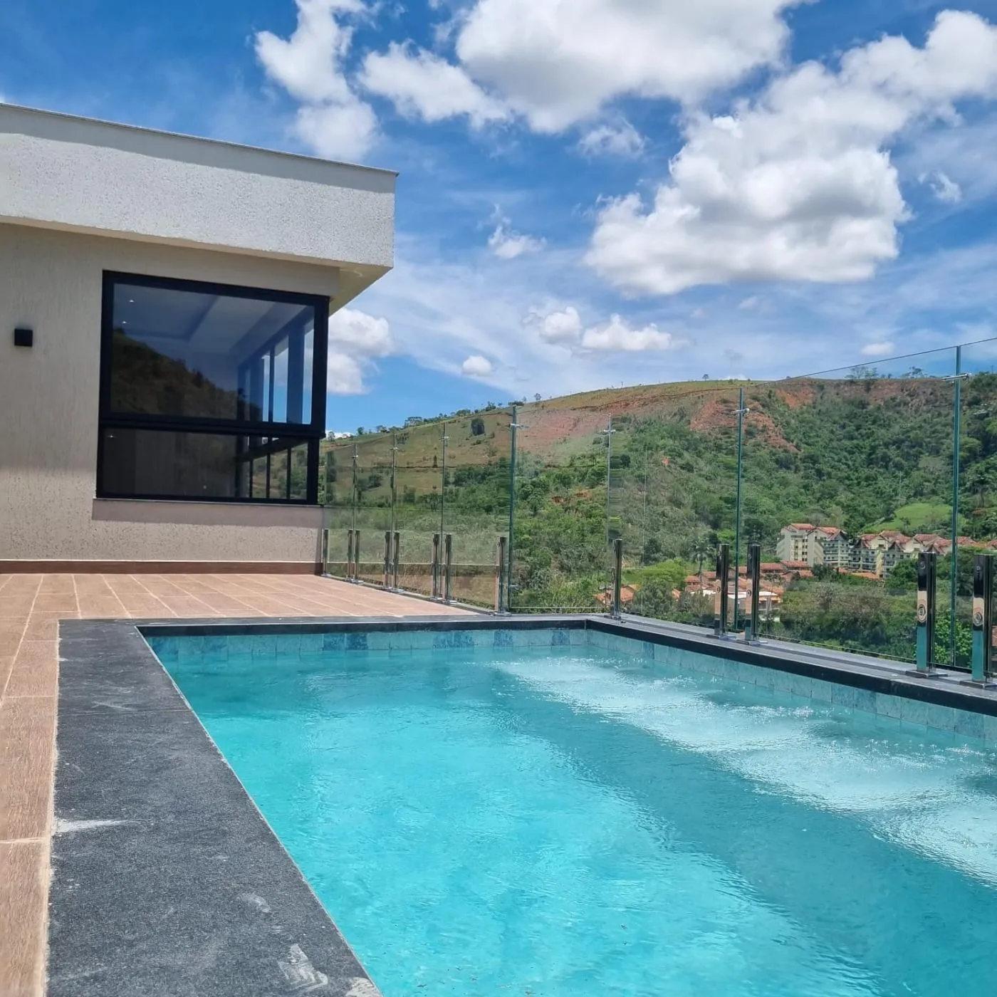 Imagem Casa em Condomínio para Venda em Areal / RJ no bairro Fazenda Velha