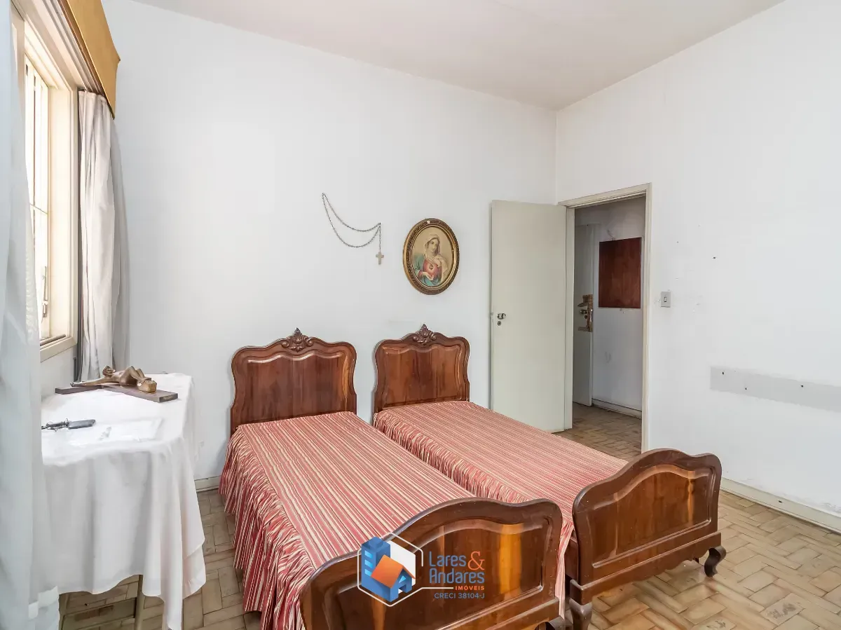 Imagem Casa para venda em Lapa com 6 quartos, sendo 2 suítes, 132m²
