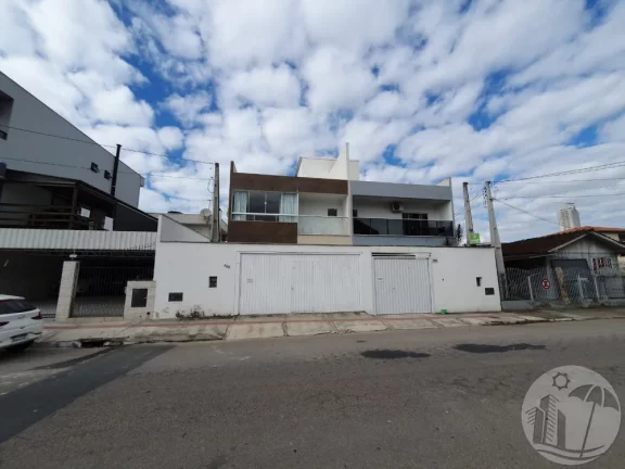 Foto do imóvel Espaçoso triplex para morar ou investir Balneário Camboriú em Rua 980