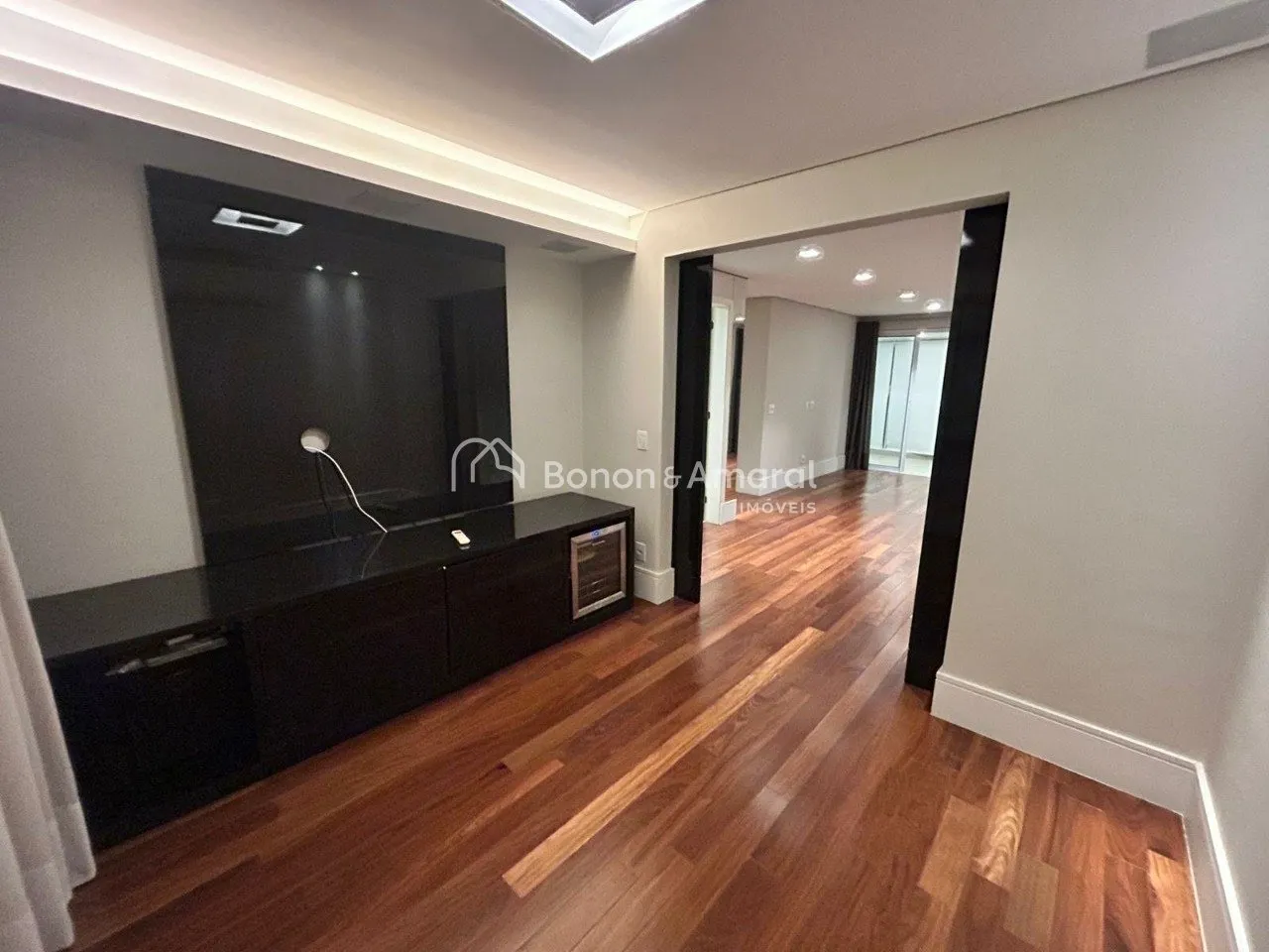 Imagem Alto Padrão no Cambuí - 2 Suítes, Varanda Gourmet, Andar Alto e Vista Privilegiada