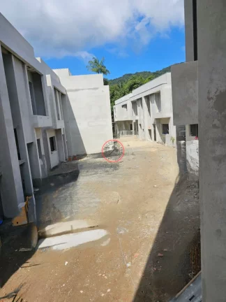 Imagem CASAS EM CONDOMINIO A 300METROS DA PRAIA COM ESCRITURA DEFINITIVA 4 SUITES EM CONSTRUÇAO ULTIMAS UNIDADES