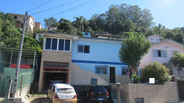 Imagem Casa para Venda em Concórdia, Industriários, 3 dormitórios, 1 banheiro, 3 vagas