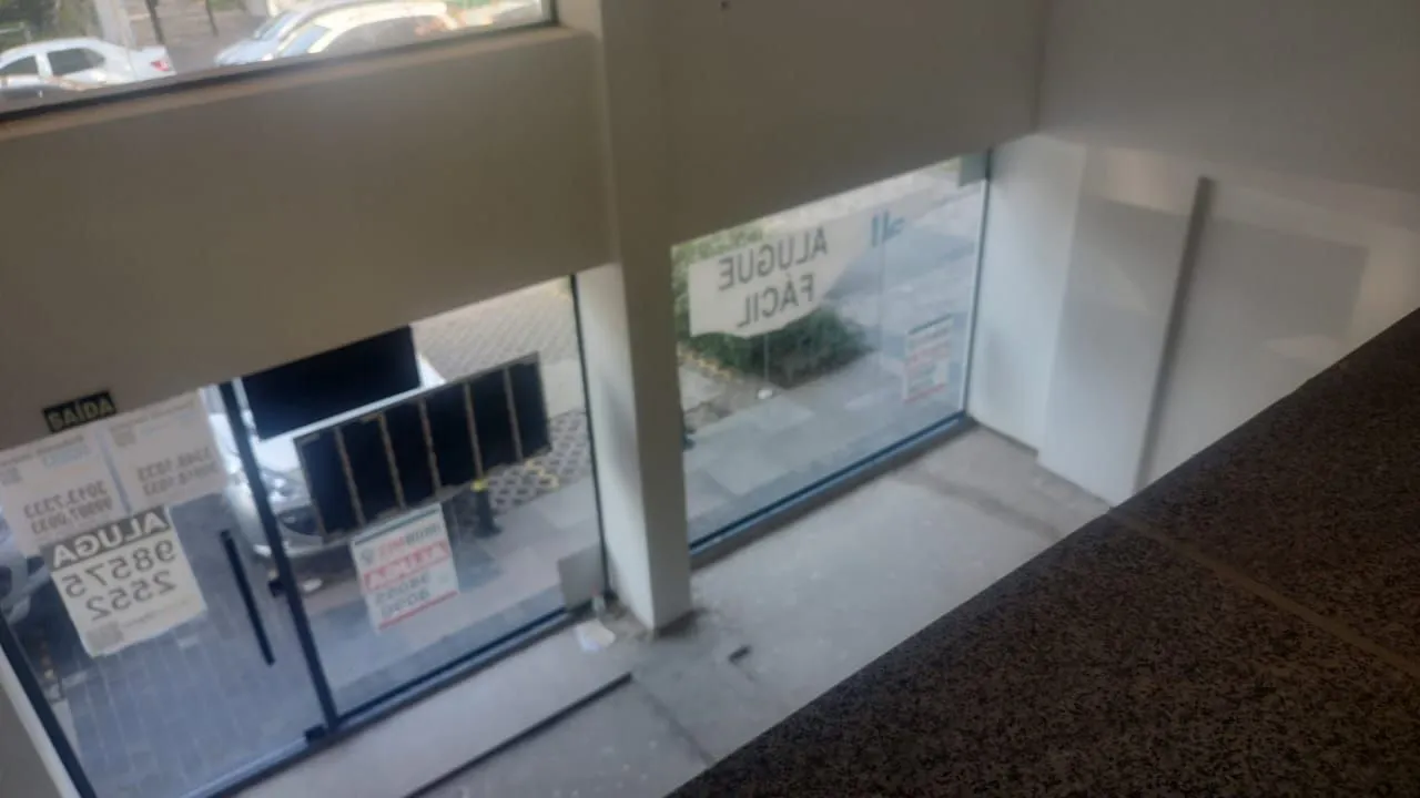 Imagem Vende loja ,com mezanino 180m², 2 banheiros