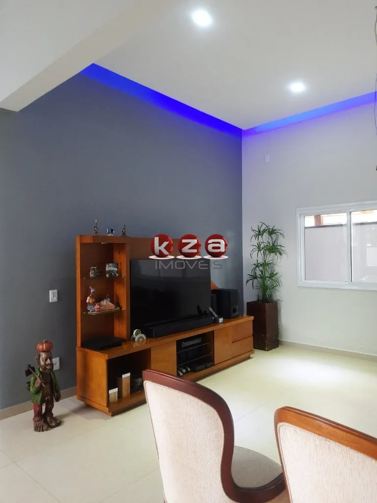 Imagem Casa de alto padrão à venda em condomínio exclusivo de Valinhos-SP, no Loteamento Residencial Santa Gertrudes: 3 quartos, 1 suíte, 2 salas, 3 banheiros, 2 vagas de garagem, 287,60 m².