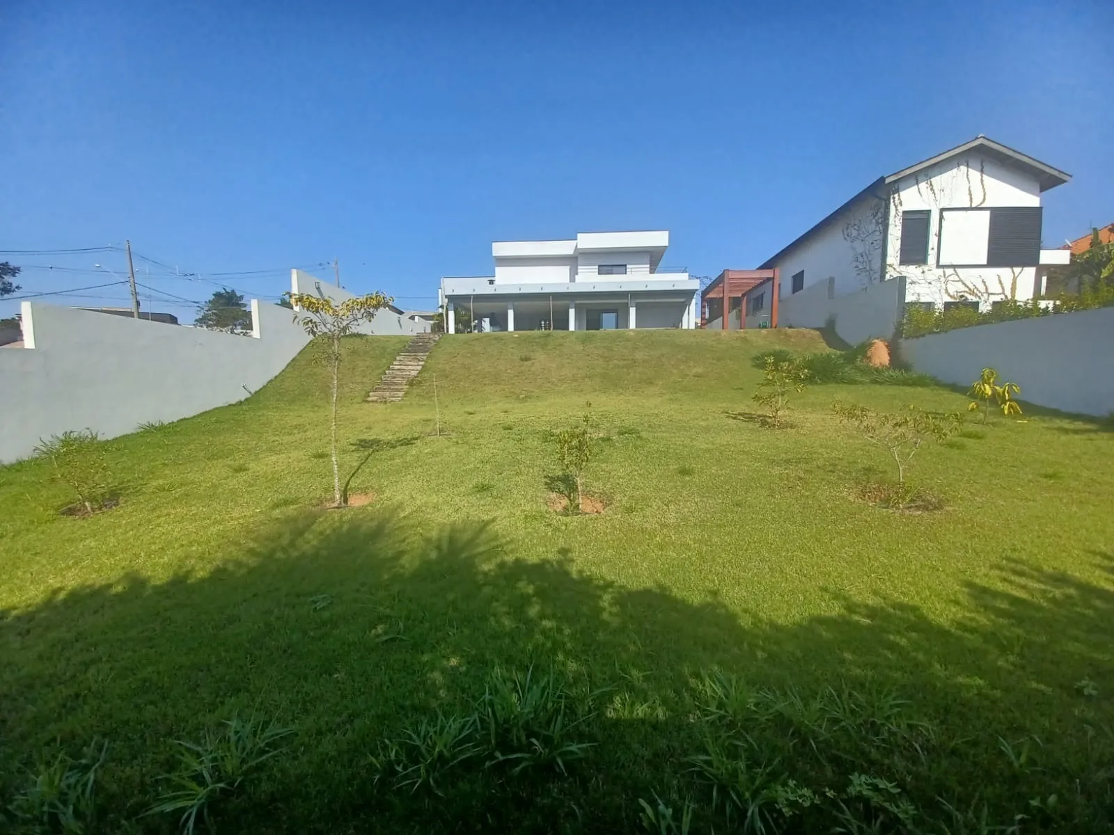 Imagem Casa de 350,00m² Construído Localizada no Condomínio Residencial Village Ipanema I!
