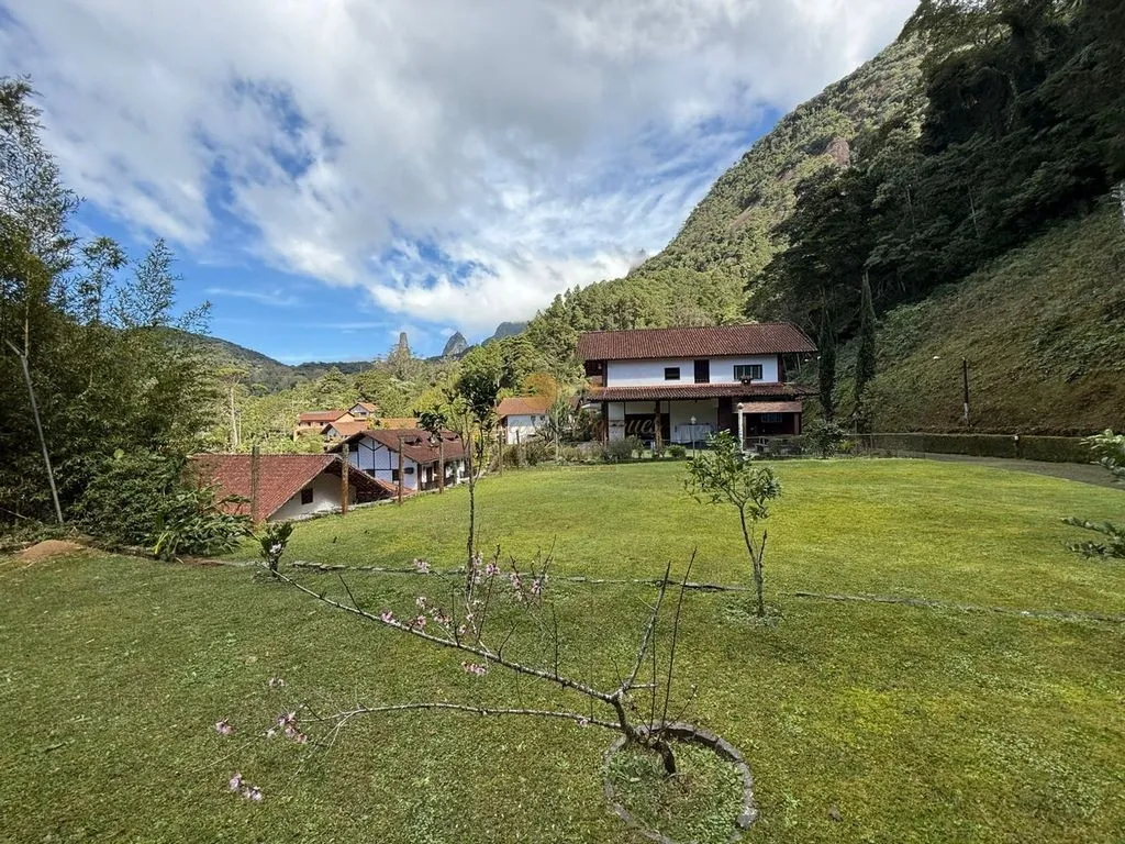 Imagem Casa em Condomínio para Venda em Teresópolis / RJ no bairro Granja Guarani