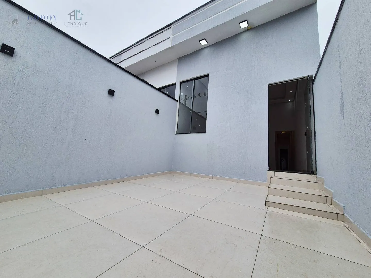 Foto do imóvel Casa moderna com excelente padrão de acabamento e localização privilegiada.