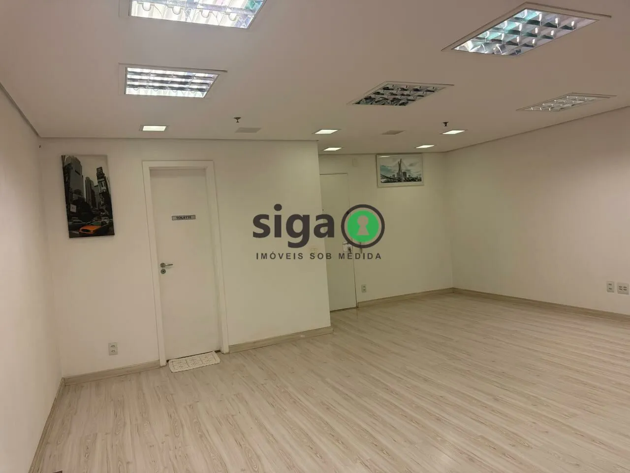 Imagem Sala Comercial à Venda no Brooklin - Andar Alto e Vista Privilegiada !