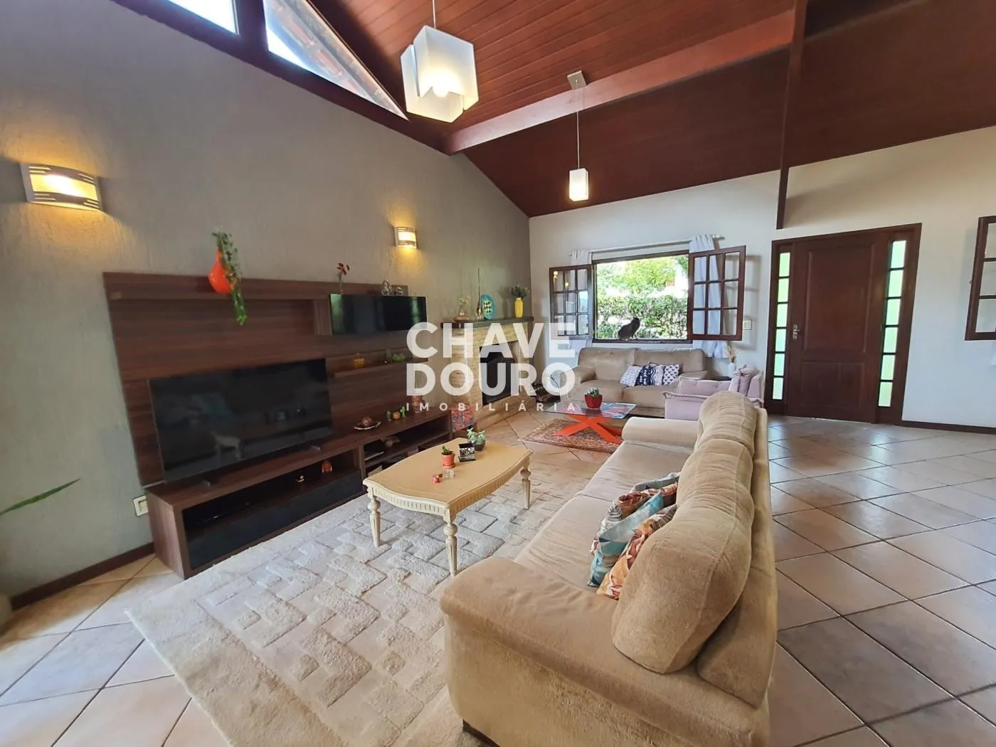 Imagem Linda casa no estilo colonial com lazer no centro da cidade!