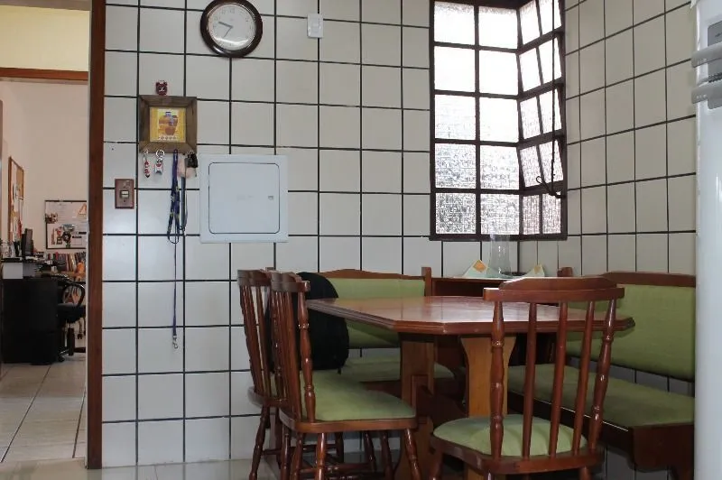 Imagem Casa para Venda - 255.68m², 4 dormitórios, sendo 1 suites, 2 vagas - Tristeza
