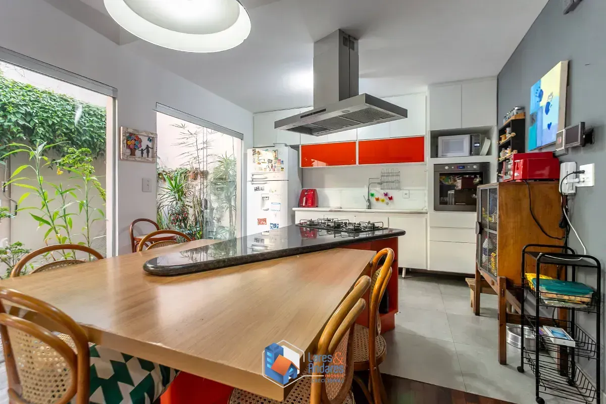Foto do imóvel Sobrado para venda em Campo Belo com 3 quartos, sendo 1 suíte, 179m² em Rua Agrovila