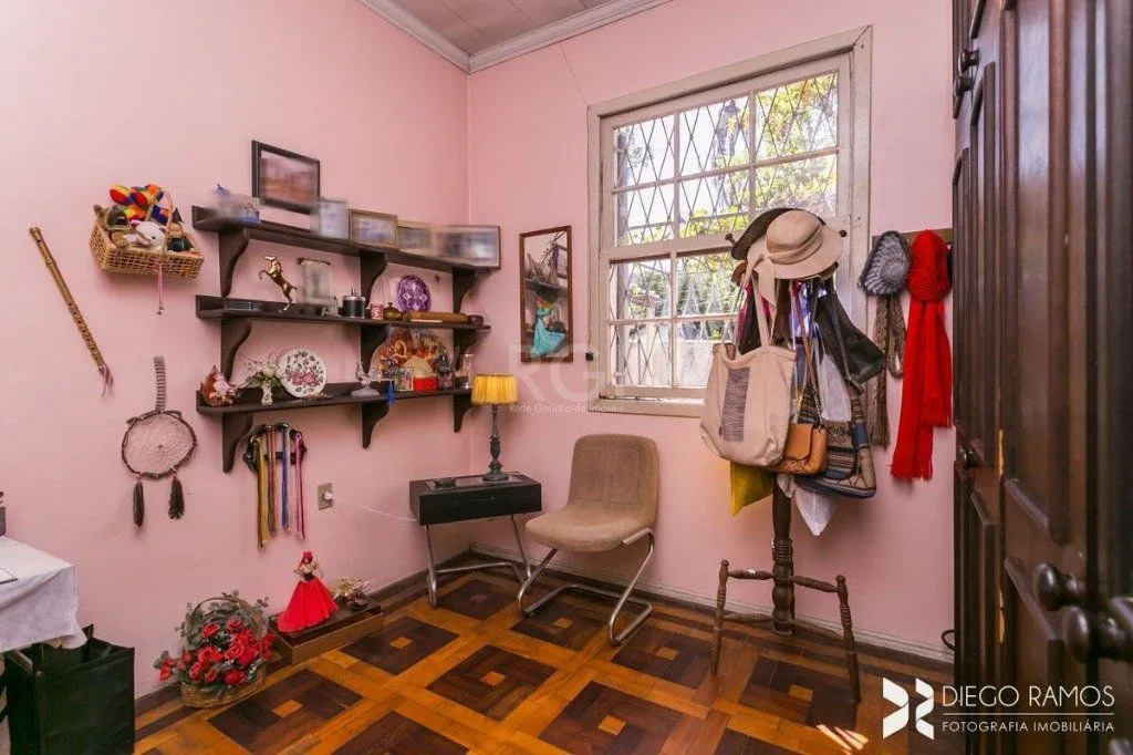 Imagem Casa para Venda - 198m², 3 dormitórios, sendo 1 suites, 4 vagas - Petrópolis