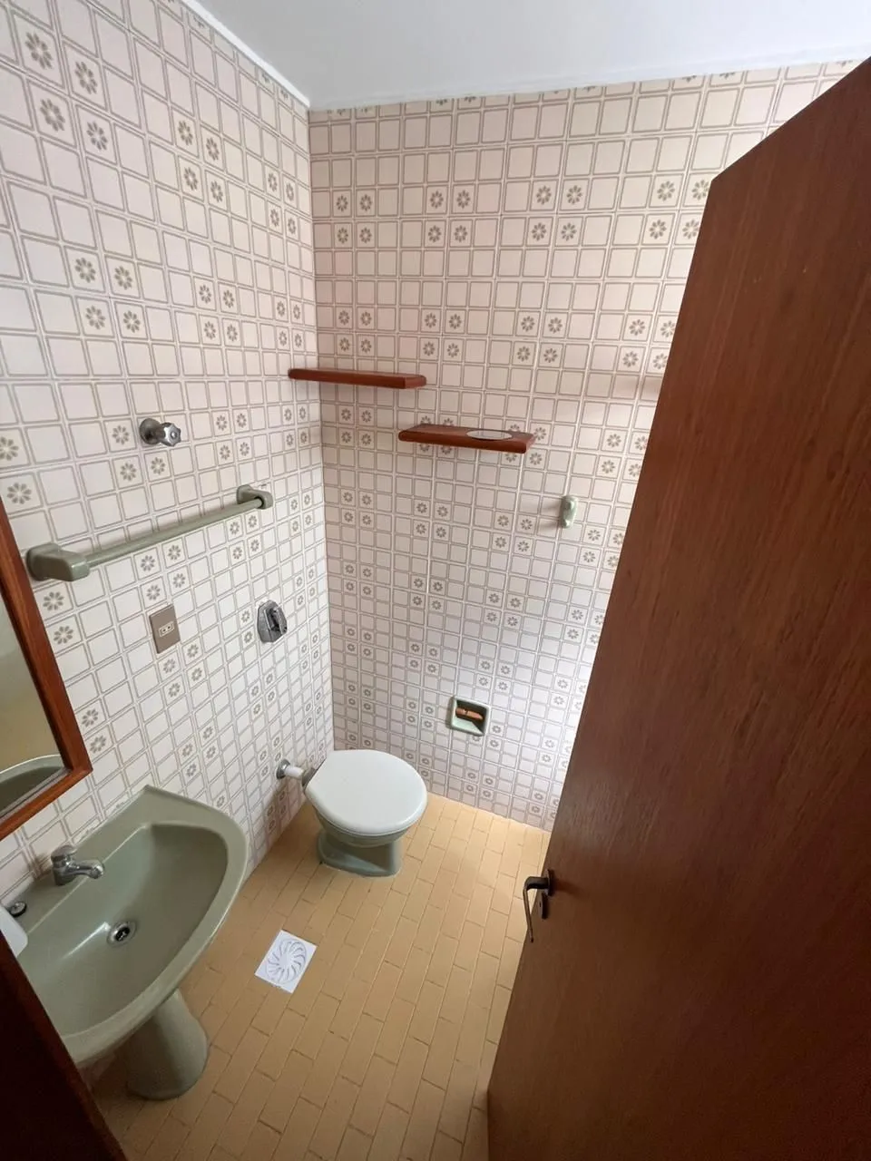 Imagem Apartamento de dois quartos e uma vaga de garagem no bairro Petrópolis em POA/RS