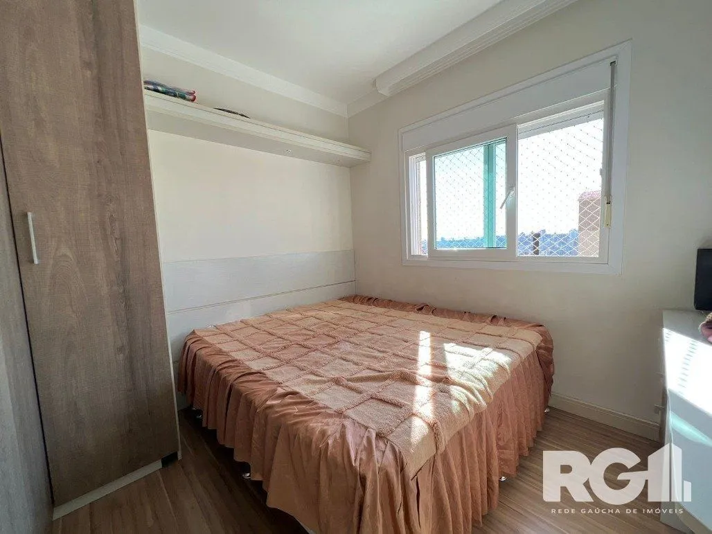 Imagem Espetacular apartamento para VENDA mobiliado, 3 dormitórios, 2 vagas cobertas, infra completa no coração do Bairro Petrópolis.