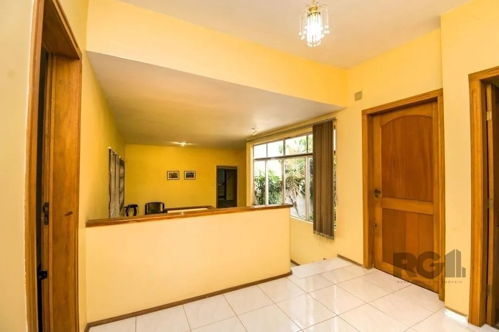 Imagem Excelente casa de 354m² com 5 dormitórios e 8 vagas.