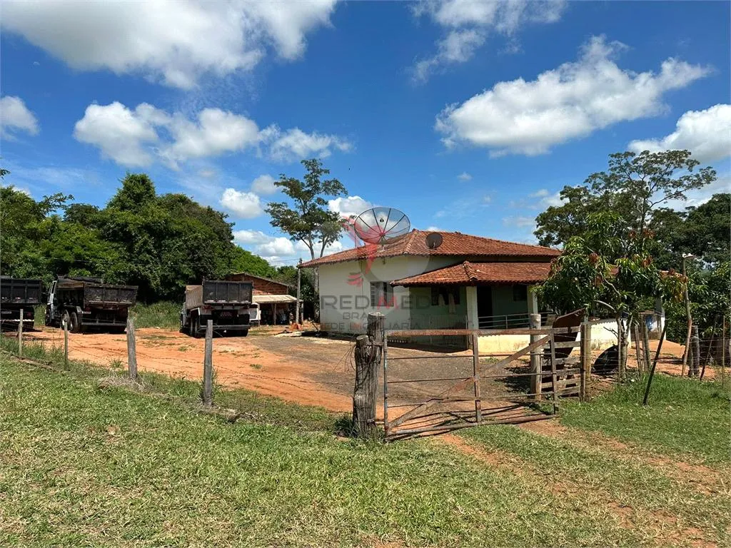 Imagem Fazenda/Sítios/Chácaras de 3 quartos, 137m² no bairro Águas Claras, em Iacanga