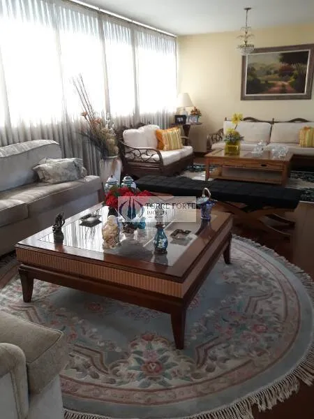 Imagem Lindo apartamento com 4 dormitórios e 4 vagas em Moema