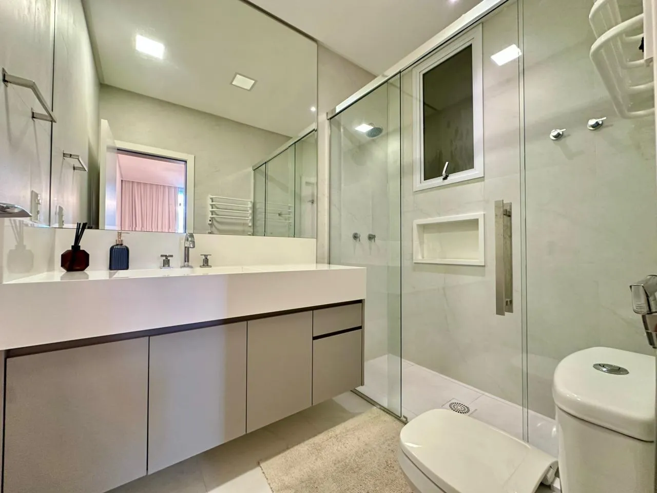 Imagem Apartamento com vista para o mar à venda com 190m2 por R$ 4.500.000,00