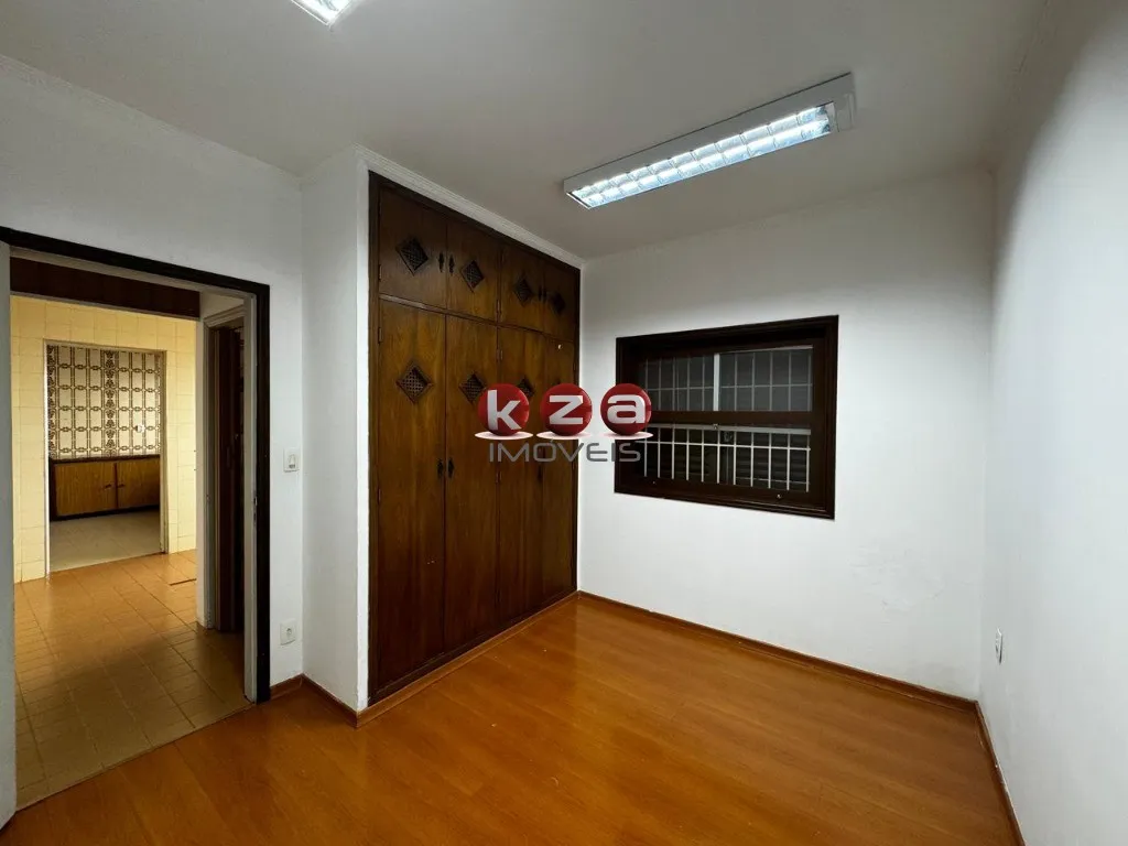 Imagem Imperdível oportunidade: Casa comercial de 3 quartos, 1 suíte, 3 salas, 3 banheiros e 2 vagas em Vinhedo-SP, Centro.